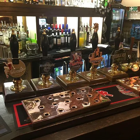 The Unicorn, Мини-отель