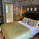 The Unicorn, 3*