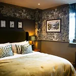 The Unicorn, 3*