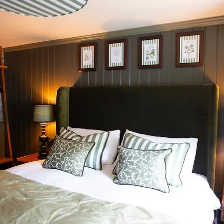 The Unicorn, 3*