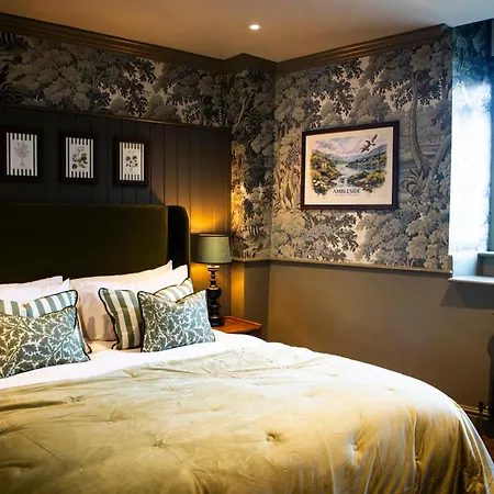 The Unicorn, 3*